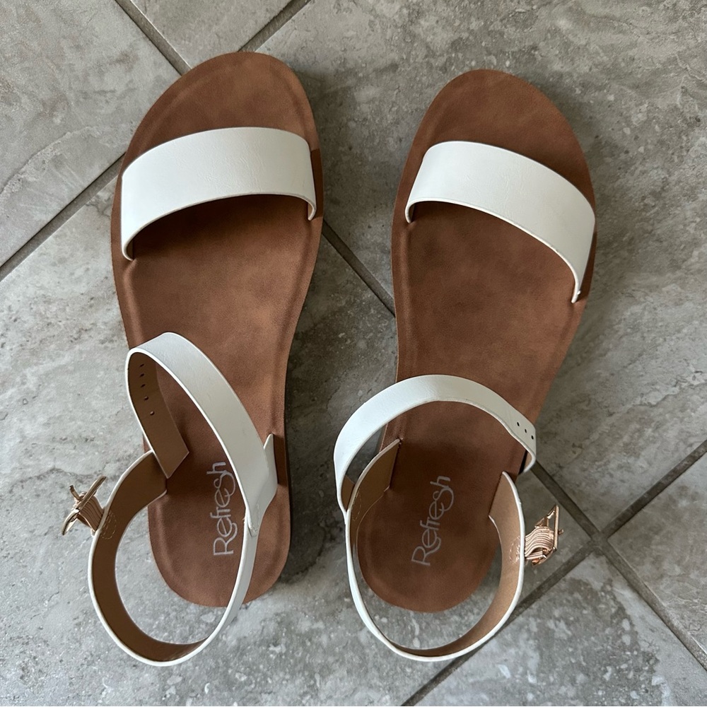 NEW Refresh Women's Cream and Brown Sandals